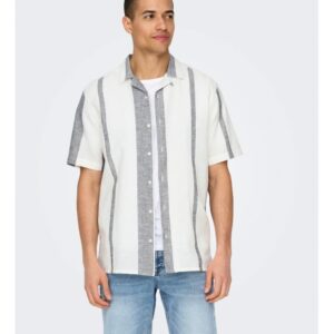 ONLY & SONS T-shirt skjorte i Cloud Dancer med striber til herre